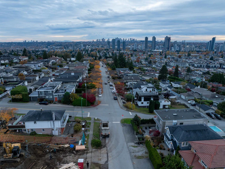 34 N Hythe Avenue, Burnaby, BC, V5B 1G4 - 25