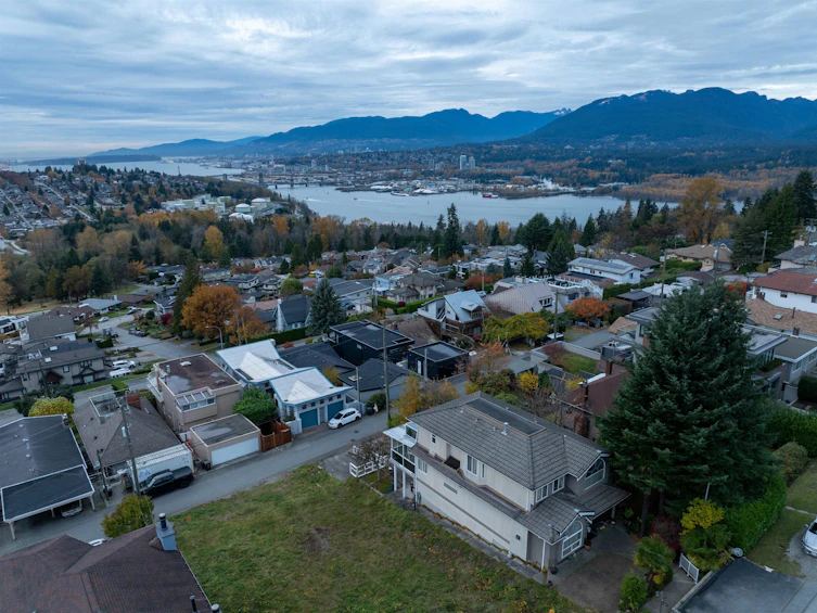 34 N Hythe Avenue, Burnaby, BC, V5B 1G4 - 24