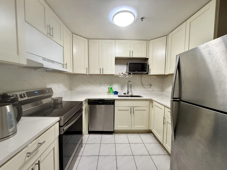 105-7288 No. 3 Road, Richmond, BC, V6Y 3Y1 - 5