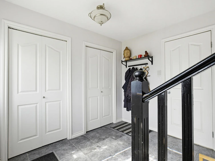 33359 Whidden Avenue, Mission, BC, V2V 4Z6 - 33