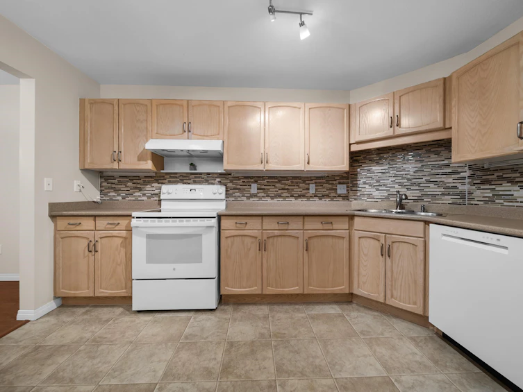 308-33280 Bourquin Crescent, Abbotsford, BC, V2S 7K2 - 3