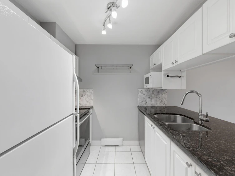 107-929 W 16th Avenue, Vancouver, BC, V5Z 1T3 - 3
