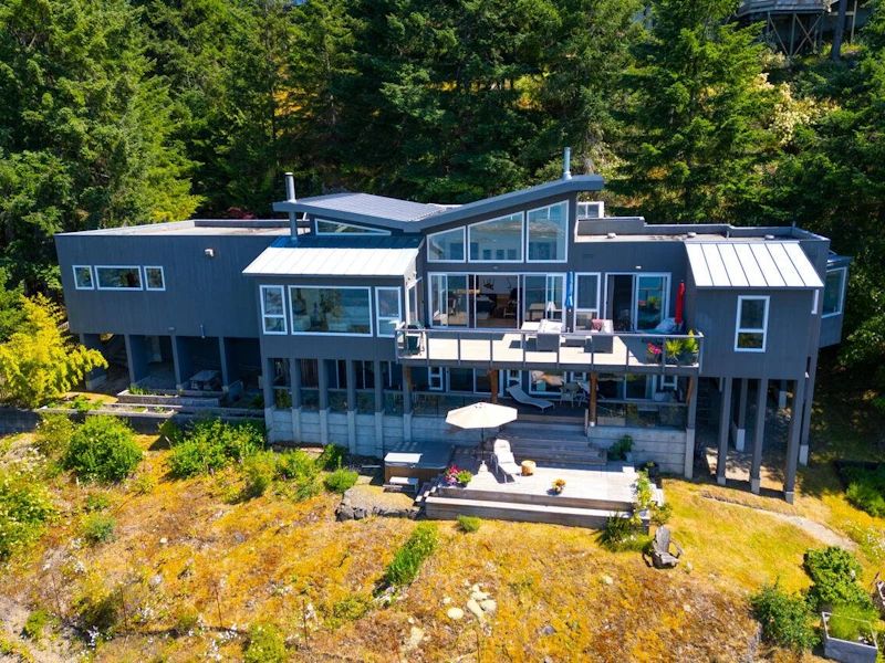 1670 Whitesails Drive, Bowen Island BC V0N 1G2