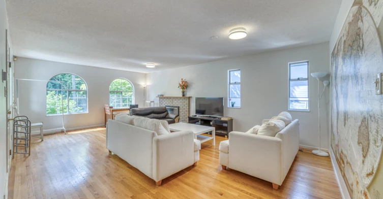 Upper, 4533 W 16th Ave, Vancouver, BC, V6R 3E8 - 5