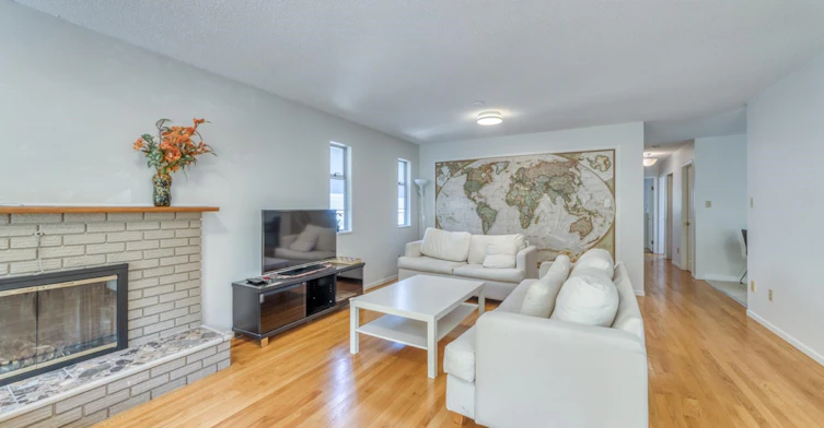 Upper, 4533 W 16th Ave, Vancouver, BC, V6R 3E8 - 2