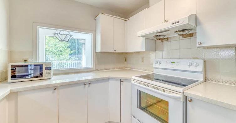 Upper, 4533 W 16th Ave, Vancouver, BC, V6R 3E8 - 21