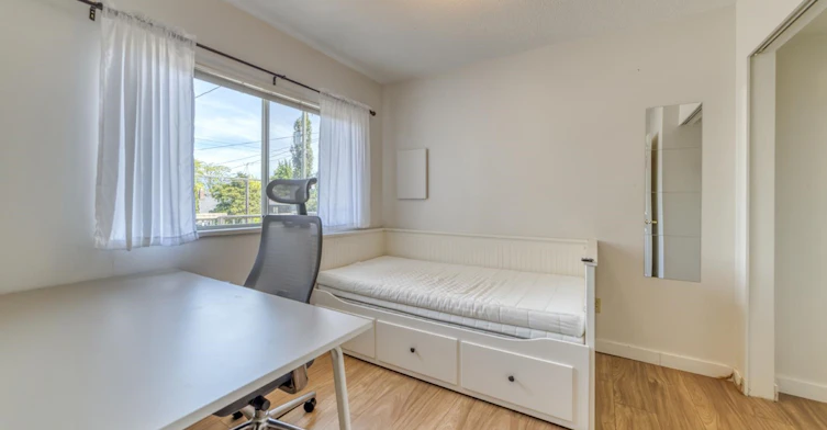 Upper, 4533 W 16th Ave, Vancouver, BC, V6R 3E8 - 8