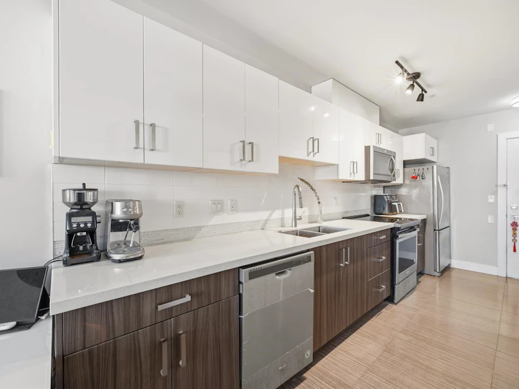 302-3939 Knight Street, Vancouver, BC, V5N 3L8 - 4