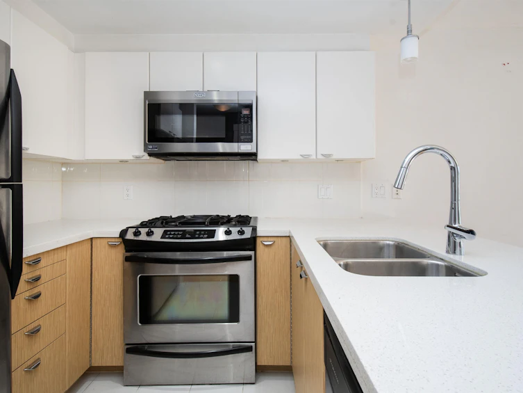 301-160 W 3rd Street, North Vancouver, BC, V7M 0A9 - 2