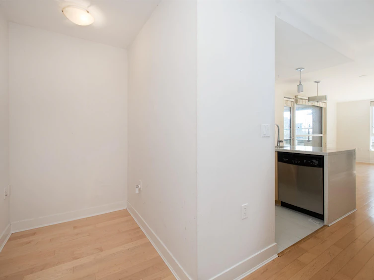 301-160 W 3rd Street, North Vancouver, BC, V7M 0A9 - 4