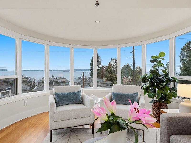 302 - 2455 Bellevue Avenue, West Vancouver BC V7V 1E1