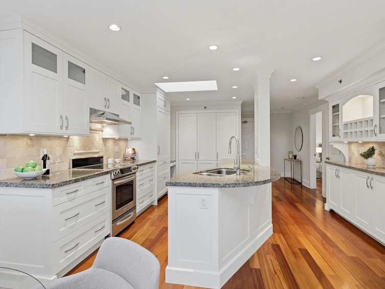 302-2455 Bellevue Avenue, West Vancouver, BC, V7V 1E1 - 6