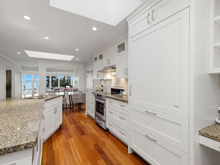 302-2455 Bellevue Avenue, West Vancouver, BC, V7V 1E1 - 9