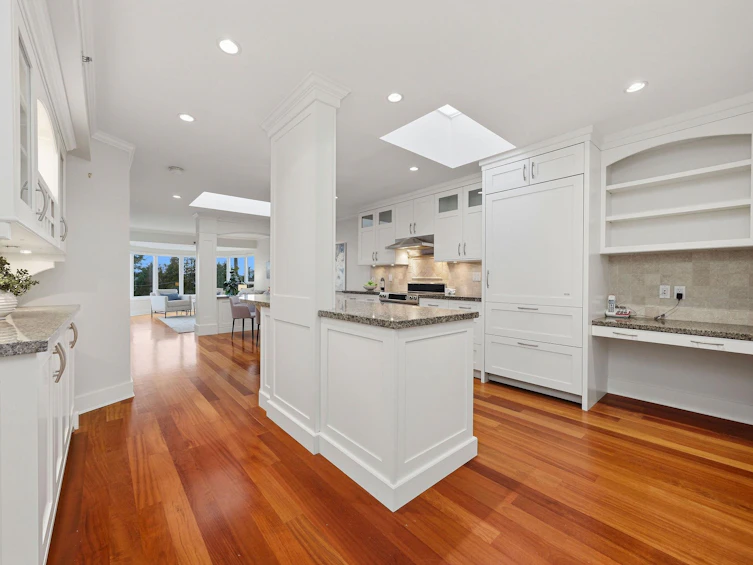 302-2455 Bellevue Avenue, West Vancouver, BC, V7V 1E1 - 3