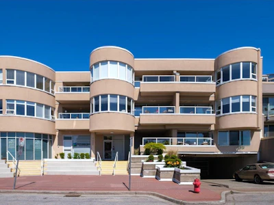 302-2455 Bellevue Avenue - 2