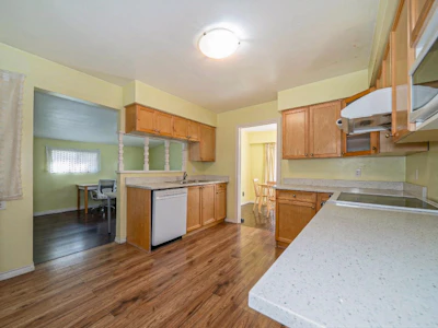 4831 Foxglove Crescent - 5