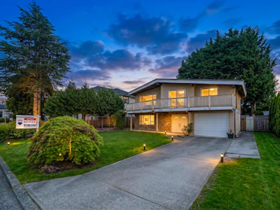 4831 Foxglove Crescent - 2