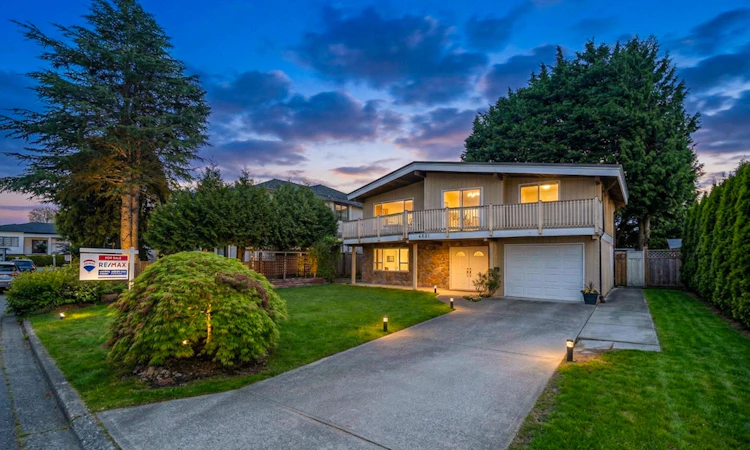 4831 Foxglove Crescent