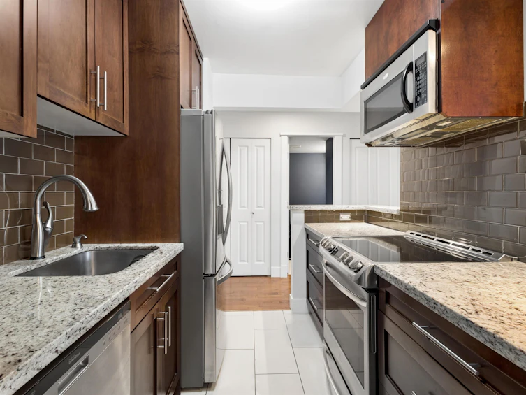 903-701 W Victoria Park, North Vancouver, BC, V7M 2L2 - 15