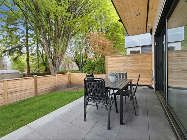 1-810 E 22nd Avenue, Vancouver, BC, V5V 1V7 - 2