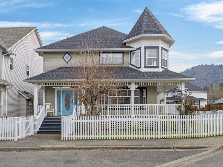 46402 Chester Drive, Chilliwack, BC, V2R 5N4 - 2