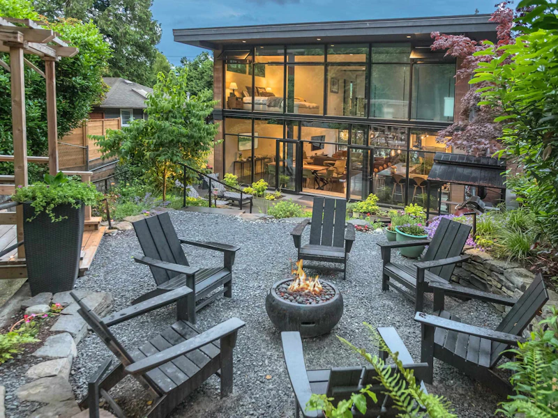1777 Deep Cove Road, North Vancouver BC V7G 1S4