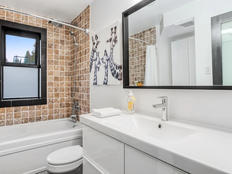 1777 Deep Cove Road, North Vancouver, BC, V7G 1S4 - 20