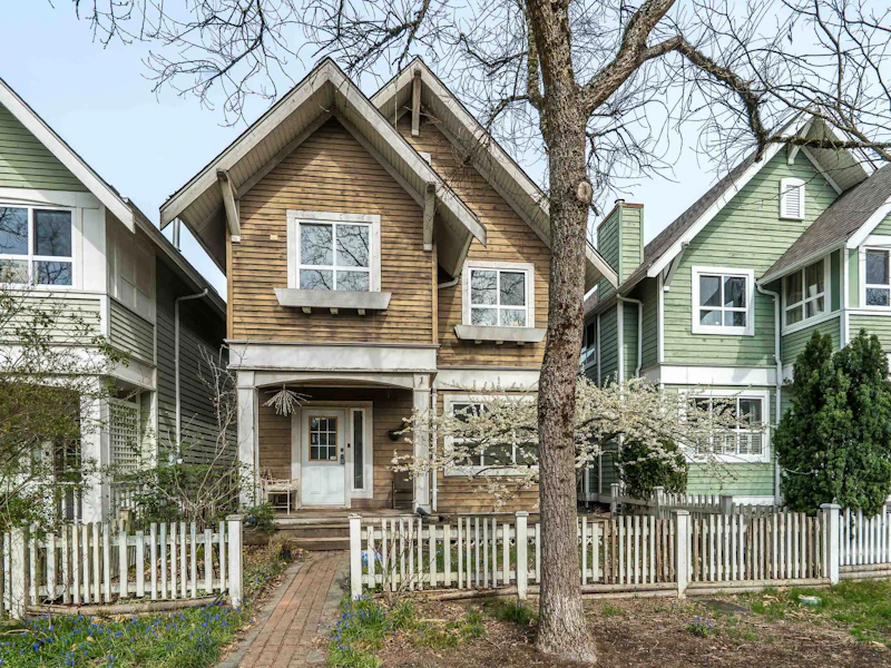 137 Star Crescent, New Westminster BC V3M 6X6