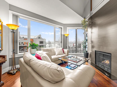418-1150 Quayside Drive - 3