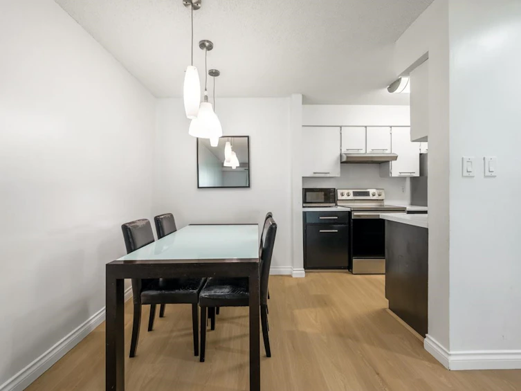101-9857 Manchester Drive, Burnaby, BC, V3N 4P5 - 8
