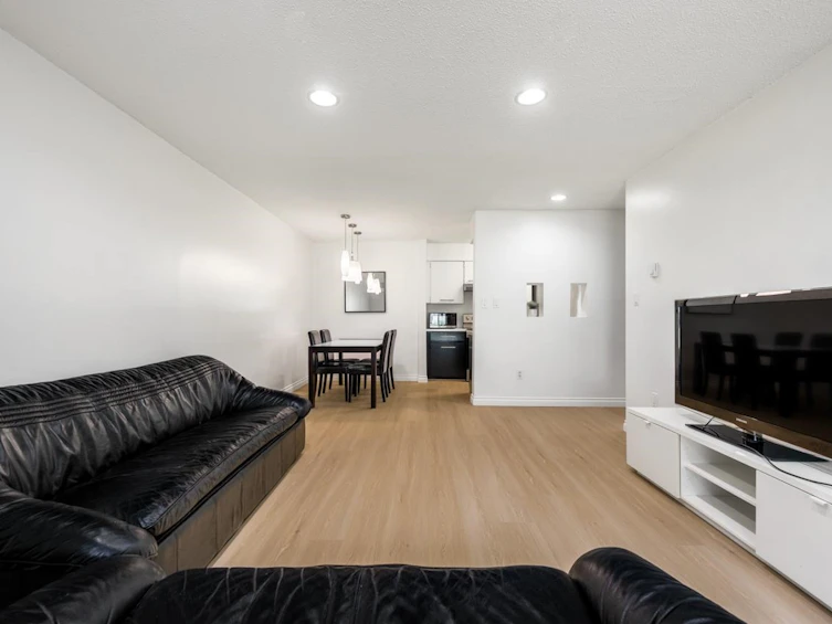101-9857 Manchester Drive, Burnaby, BC, V3N 4P5 - 3