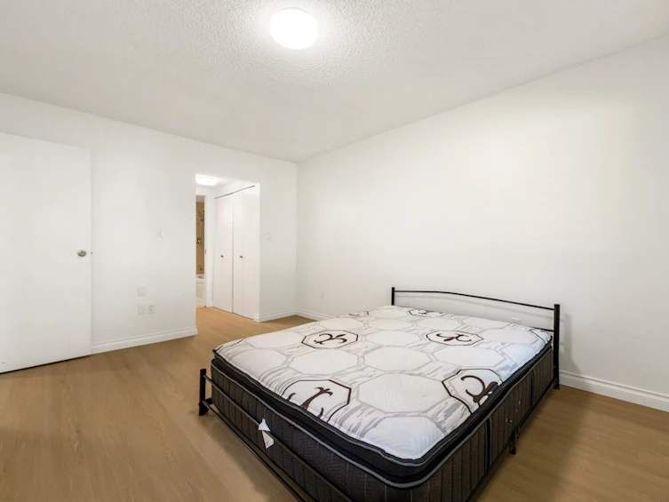 101-9857 Manchester Drive, Burnaby, BC, V3N 4P5 - 11