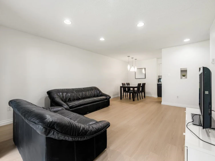 101-9857 Manchester Drive, Burnaby, BC, V3N 4P5 - 4