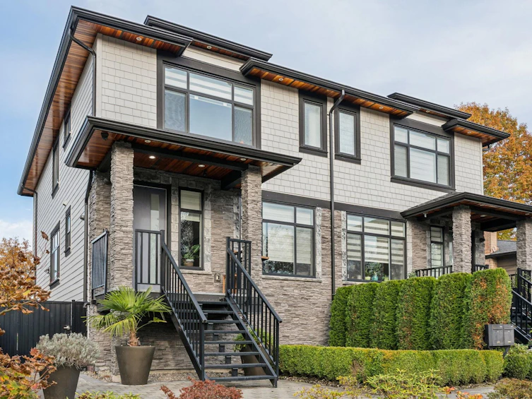 3045 E 59th Avenue, Vancouver, BC, V5S 2B2 - 3