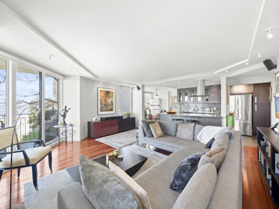 402-1575 Beach Avenue - 4