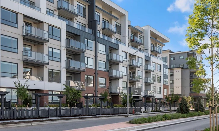 606-7936 206th Street