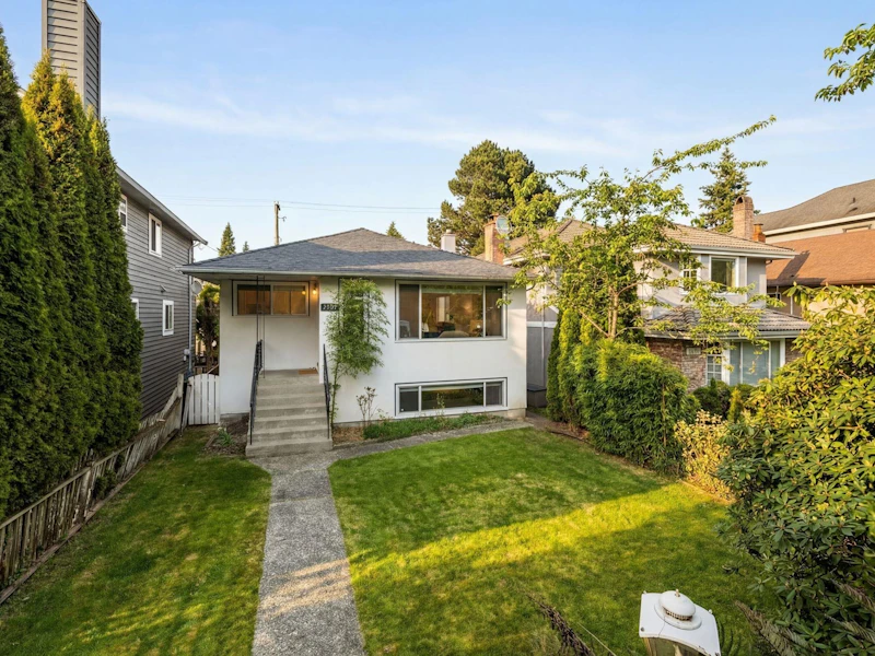 2779 W 33rd Avenue, Vancouver BC V6N 2E9