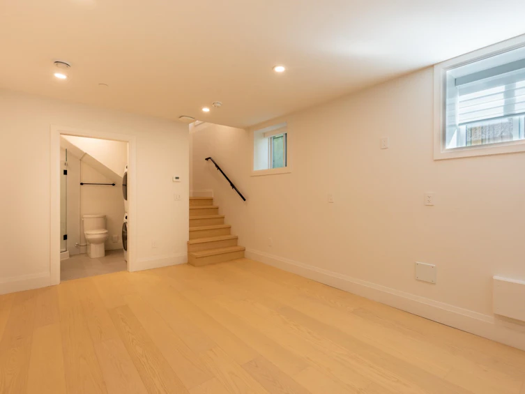 2890 Grant Street, Vancouver, BC, V5K 4C8 - 18