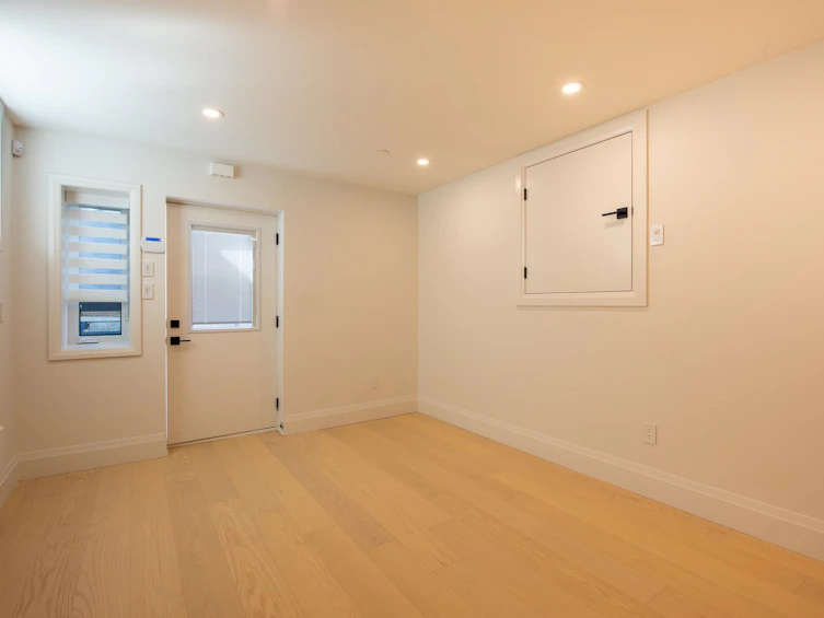 2890 Grant Street, Vancouver, BC, V5K 4C8 - 19
