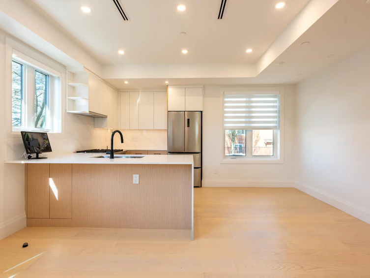 2890 Grant Street, Vancouver, BC, V5K 4C8 - 5