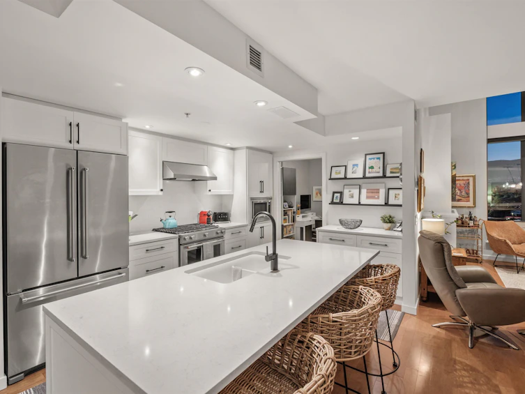 PH8-683 W Victoria Park, North Vancouver, BC, V7M 0A2 - 12