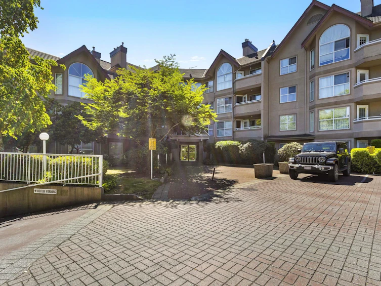 310-7435 121a Street, Surrey, BC, V3W 0W8