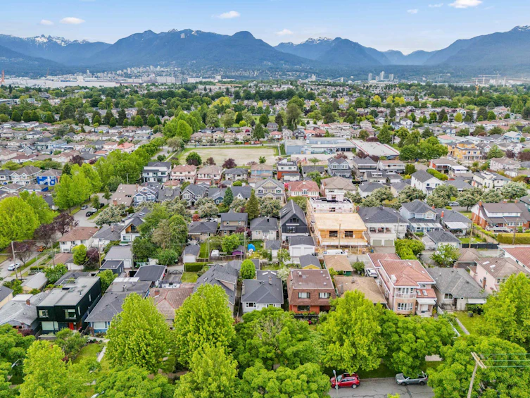 2641 E 5th Avenue, Vancouver, BC, V5M 1N1 - 33