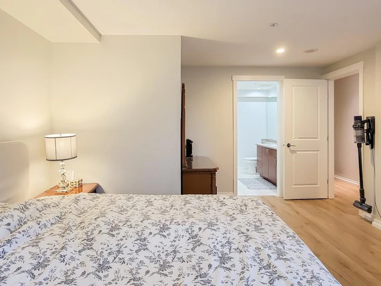 301-9266 University Crescent, Burnaby, BC, V5A 4Z1 - 14