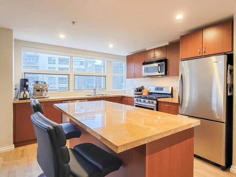 301-9266 University Crescent, Burnaby, BC, V5A 4Z1 - 11