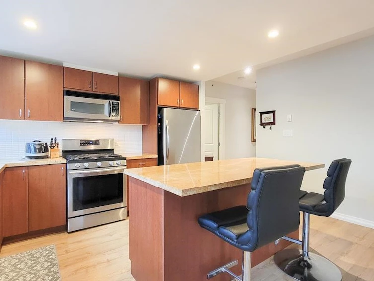 301-9266 University Crescent, Burnaby, BC, V5A 4Z1 - 6