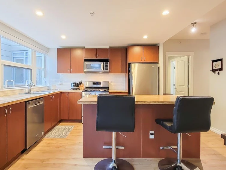 301-9266 University Crescent, Burnaby, BC, V5A 4Z1 - 7