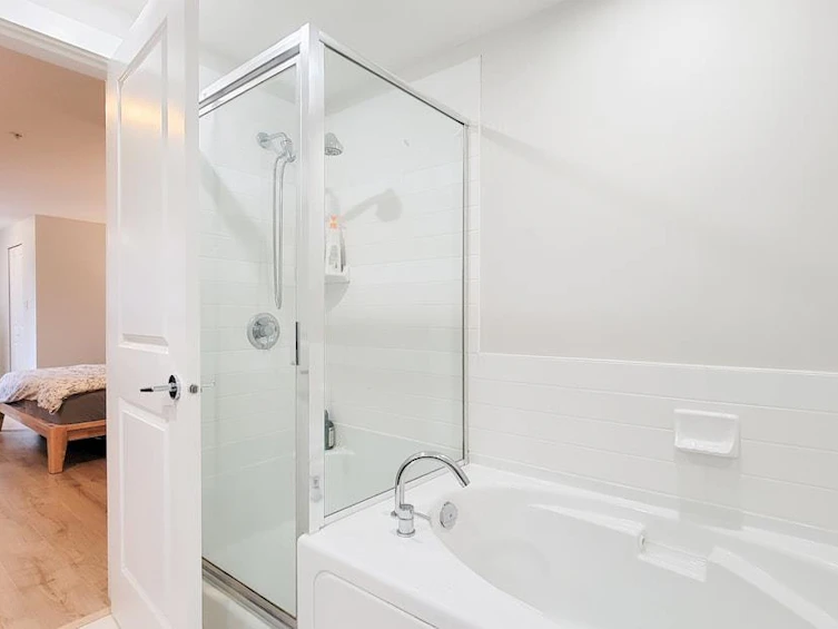 301-9266 University Crescent, Burnaby, BC, V5A 4Z1 - 16