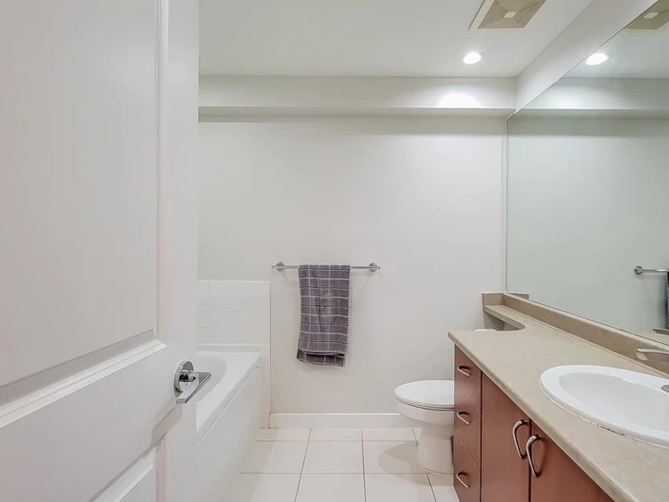 301-9266 University Crescent, Burnaby, BC, V5A 4Z1 - 17