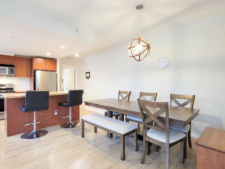 301-9266 University Crescent, Burnaby, BC, V5A 4Z1 - 5